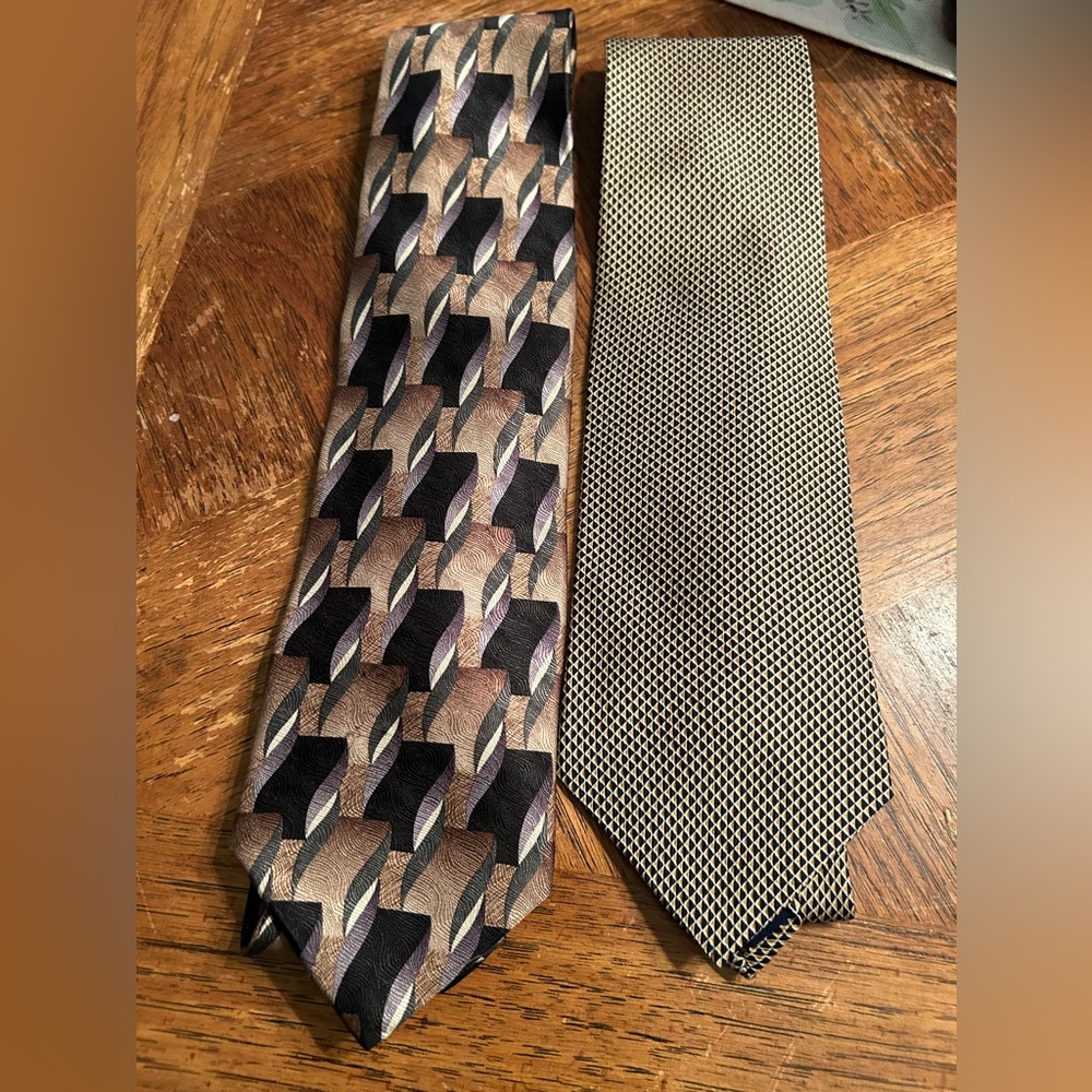 2 Vintage Men’s Neck Ties